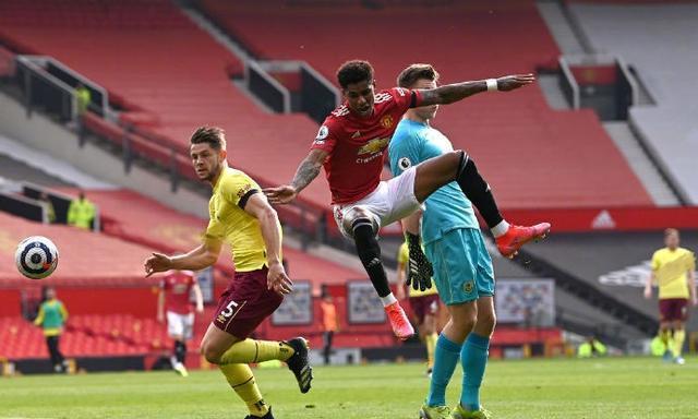 曼城险胜那不勒斯，卡瓦尼补时绝平西甲