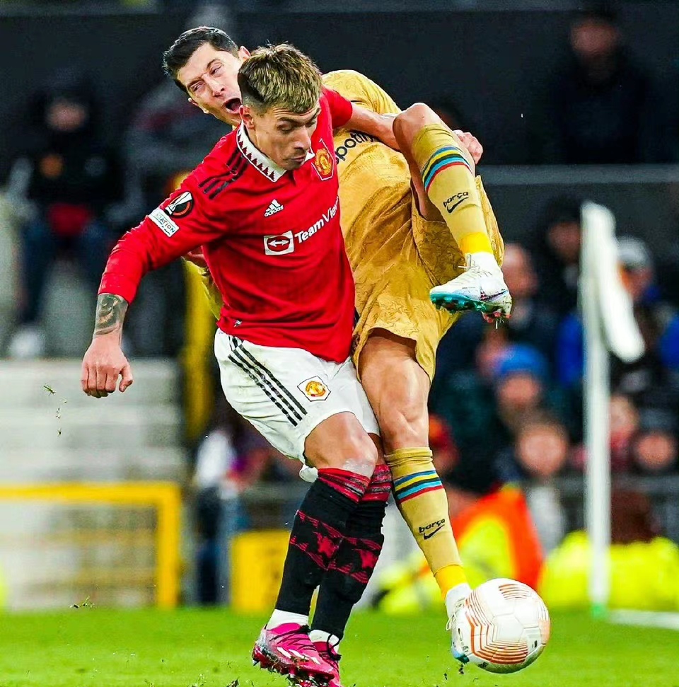 曼联绝杀巴萨，托马斯穆勒梅开二度欧冠