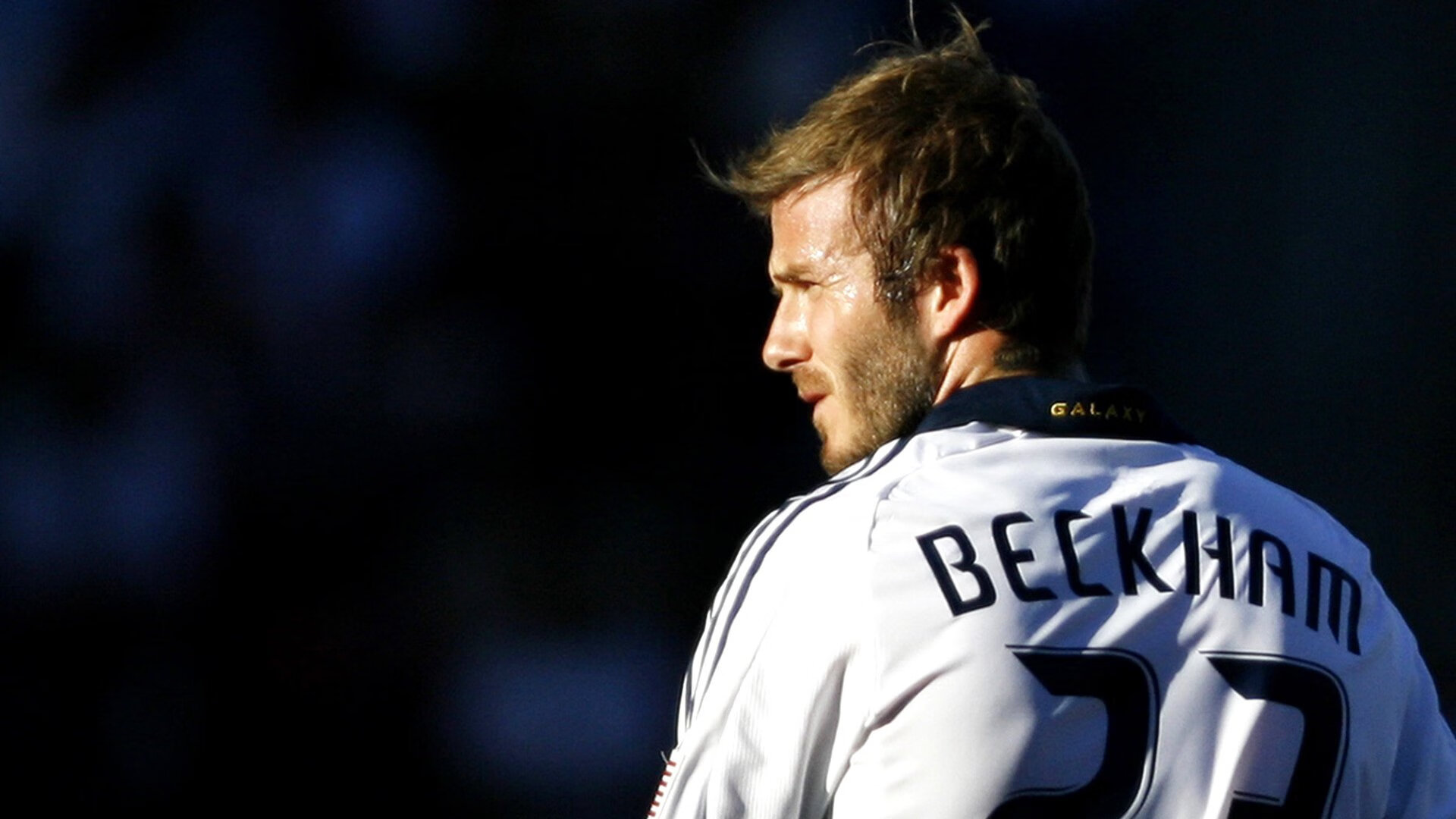 篮球场上的欧冠之夜,当利拉德用一记超远三分一剑封喉